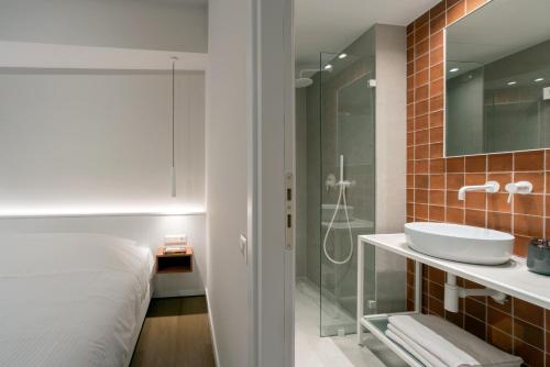Central Bliss Apartments by UPSTREET