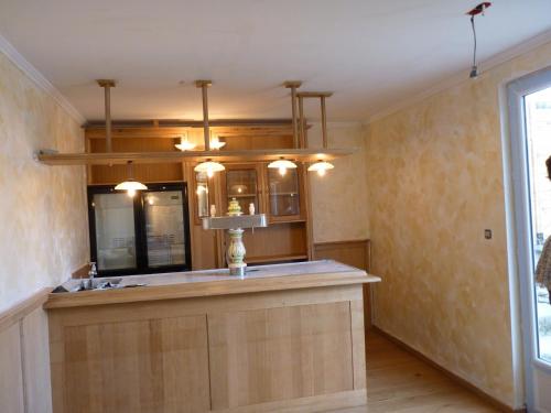 Photo de la galerie de l'établissement maison tout confort avec piscine avec billard, à Sorède