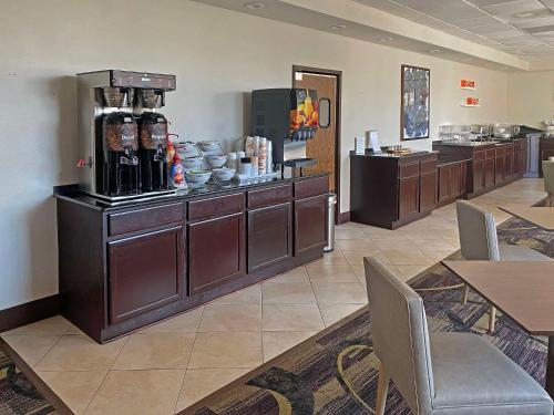 Utensilios para hacer té y café en Comfort Inn Conover-Hickory