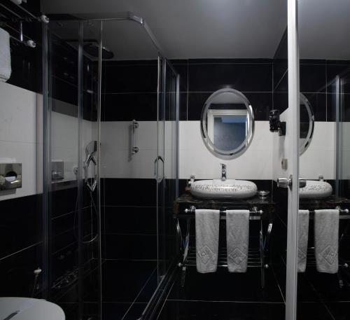 Un baño de Istanbul Golden City Hotel