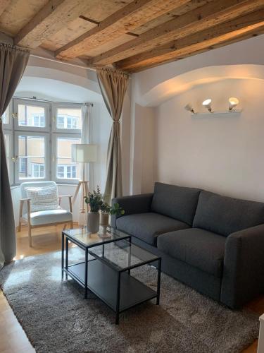 a living room with a couch and a table at City Center Golden Roof 4 in Innsbruck