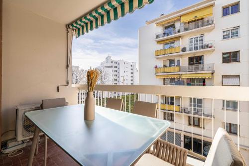 Sunny getaway with balcony and A-C in Antibes
