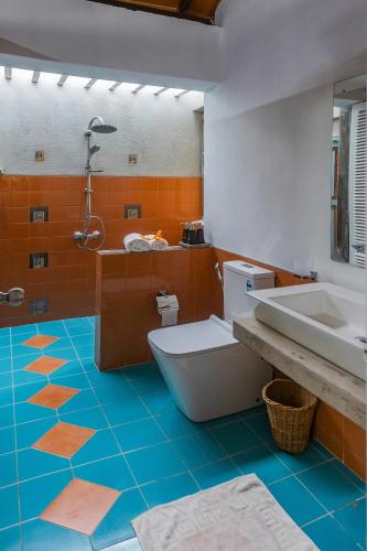 a bathroom with a tub and a toilet and a sink at The Fern Cove Villa - Colombo in Battaramulla