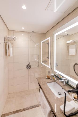 Bilik mandi di Questa Thermal & Spa Hotel