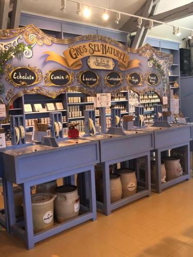 a store with blue tables with bananas on it at Maison Chalet 200 m de la plage climatisation et Wifi in Gruissan
