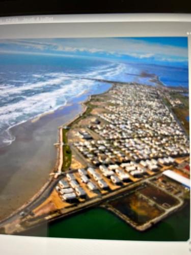 an aerial view of a marina next to the ocean at Maison Chalet 200 m de la plage climatisation et Wifi in Gruissan