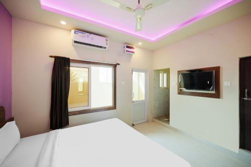 Televisyen dan/atau pusat hiburan di Hotel O Blue Sagar