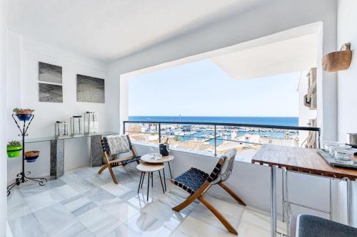 Modern 3 bedroom in Puerto Banus with sea views