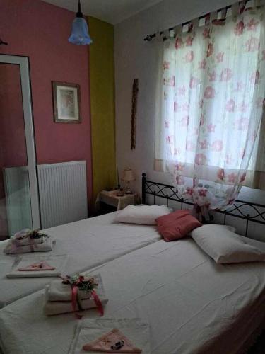 Postel nebo postele na pokoji v ubytování Xenios Milina