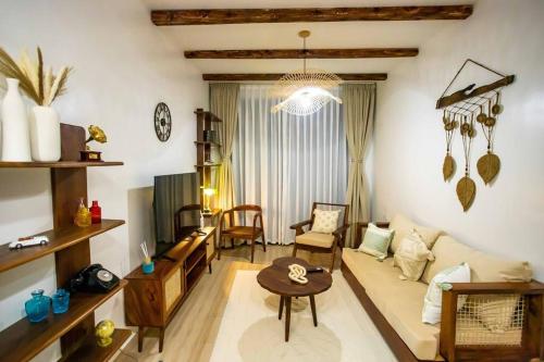 Posezení v ubytování Rustic Haven Lakeside Condo in Entebbe