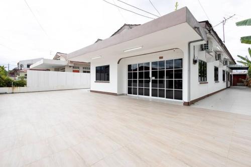a white house with a large parking lot at Dream - Autumn at Pinji Ipoh Town in Ipoh
