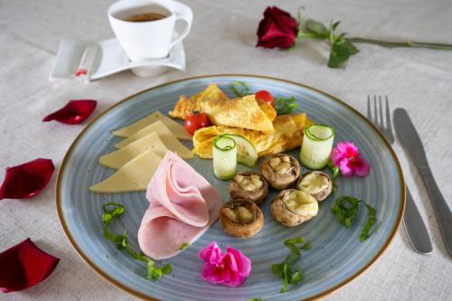 Makanan di atau berdekatan hotel