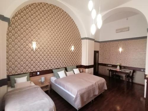 Postel nebo postele na pokoji v ubytování Mohács Korona Apartman