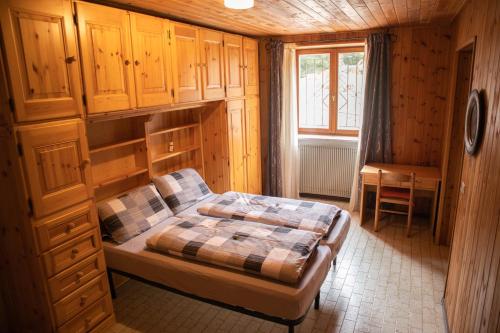 Una cama o camas en una habitación de Apartments Max