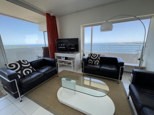 Un televizor și/sau centru de divertisment la Wind und Meer 3-Zimmer-Ecksuite Maritim Residenz Travemünde