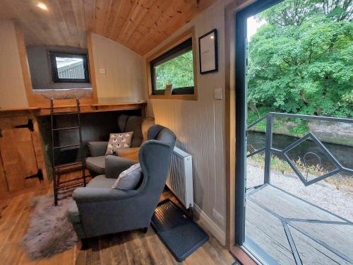 Ruang duduk di Jack's Shepherd Hut