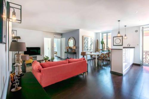 S3 Suite Bonaparte 5 min to Old Town Balcony & AC