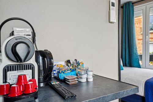 a room with a table with a coffee machine on it at Résidence AURMAT - Appart - Hôtel - Boulogne - Paris in Boulogne-Billancourt