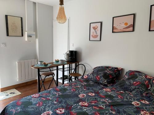 Postel nebo postele na pokoji v ubytování Chambre du Cotentin