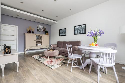 Ruang duduk di Rose Old Town Apartment