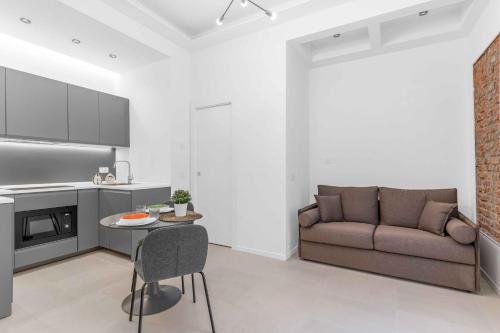 LE23 Duomo-Loreto - Central - Modern