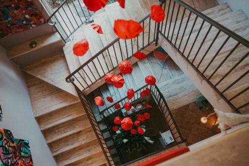 an overhead view of a staircase with red flowers at RELAIS COLLE BUONO in Alvito