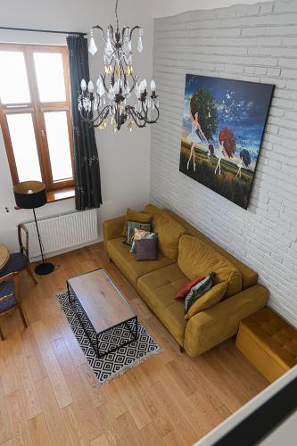 Ruang duduk di BC7 Apartments