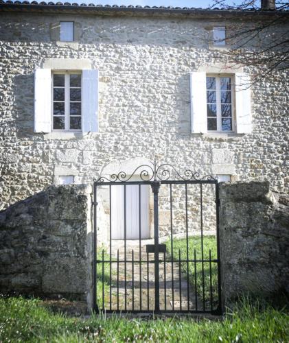 Gambar di galeri bagi Les Ecrivains at Domaine Le Touran near Saint Emilion di Pellegrue