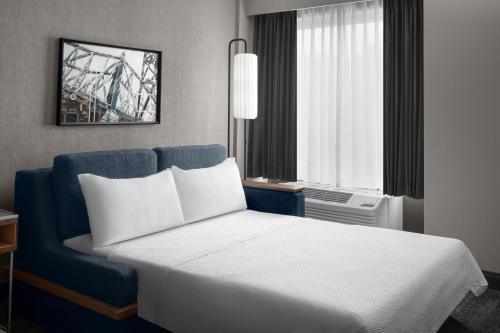 Ένα ή περισσότερα κρεβάτια σε δωμάτιο στο Courtyard by Marriott Pittsburgh University Center