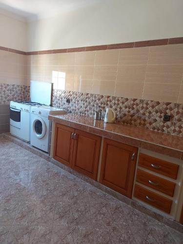 Una cocina o cocineta en Résidence mahjoub