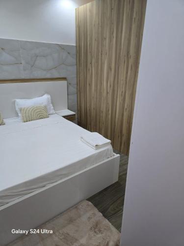 เตียงในห้องที่ Très beau studio