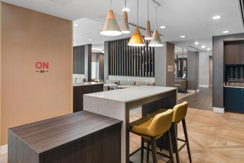 Η κουζίνα ή μικρή κουζίνα στο TownePlace Suites Jacksonville Airport