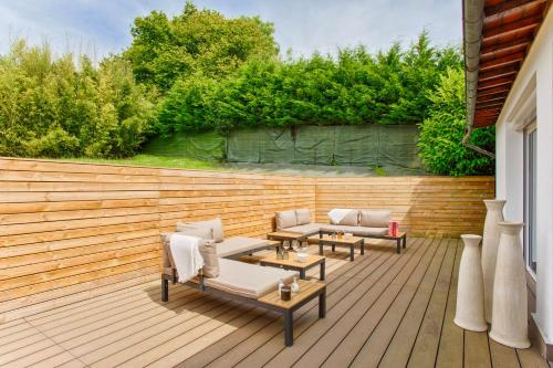 Photo de la galerie de l'établissement La Villa Charlie - 7 Bedrooms - Saint-Gatien-Des-Bois, à Saint-Gatien-des-Bois