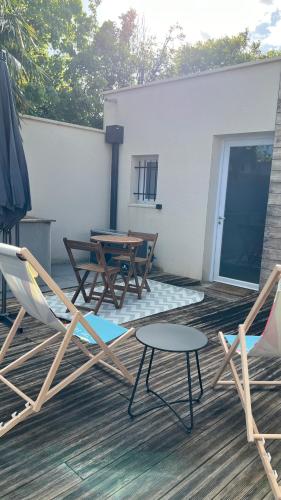 Balkoni atau teres di Studio piscine partagée parking securisé