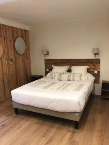 Postel nebo postele na pokoji v ubytování Hôtel du Verdon