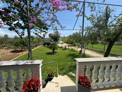 Big Beachfront Apartment Smokvica in Trogir