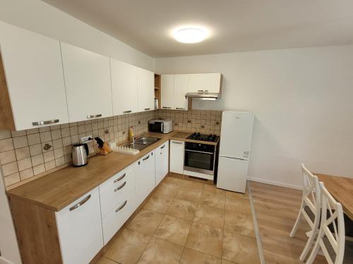Una cocina o cocineta en Apartmán Neva Gbely 2