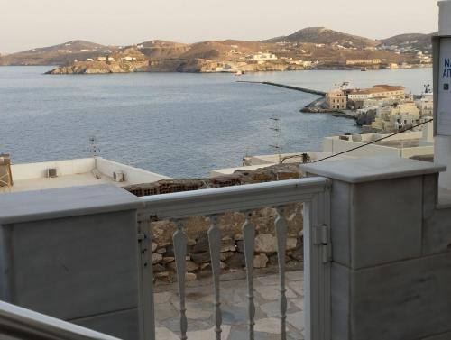 SEA BREEZE NEW VAPORIA SYROS