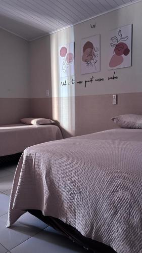 a bedroom with two beds and a window at Canto da Gaivota Lençóis Maranhenses in Santo Amaro