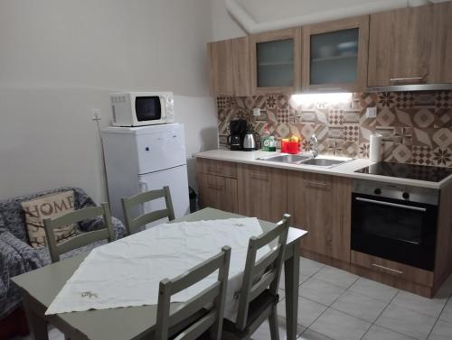 SEA BREEZE NEW VAPORIA SYROS