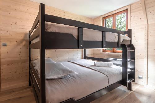 - une chambre avec 2 lits superposés dans une cabine dans l'établissement Le Chardonnet, à Sallanches