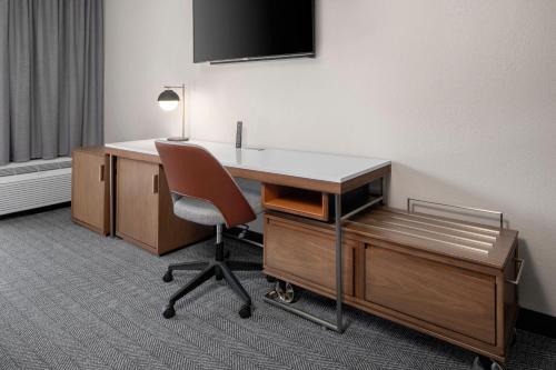 an office with a desk and a chair in a room at Courtyard by Marriott Little Rock West in Little Rock