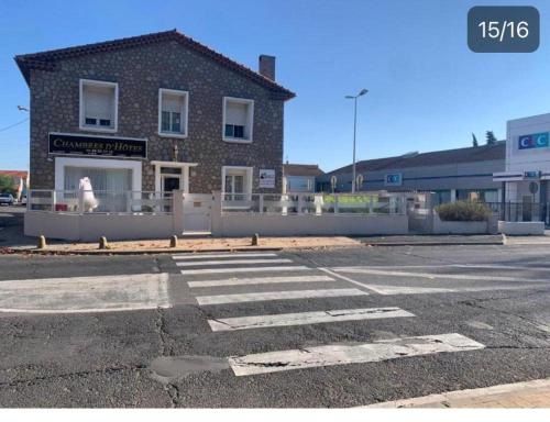 an empty parking lot in front of a building at LE PAOLO Appartement Deluxe in Narbonne