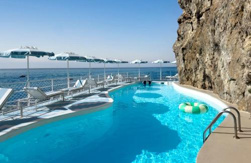 Bazén v ubytování Hotel Miramalfi nebo v jeho okolí
