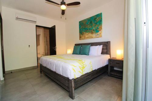 Katil atau katil-katil dalam bilik di Elegant 2BR Home in Sirenis with Pool BBQ Pkng close to the Beach