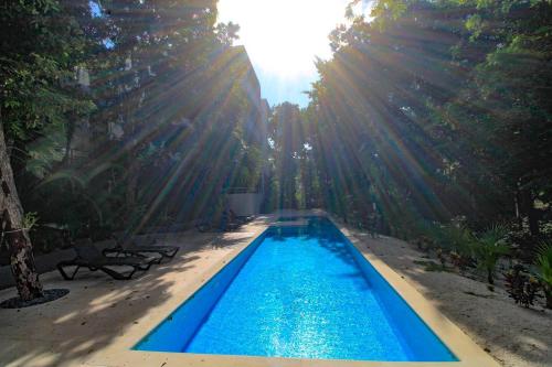Kolam renang di atau dekat dengan Elegant 2BR Home in Sirenis with Pool BBQ Pkng close to the Beach