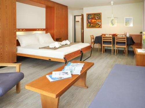 Postel nebo postele na pokoji v ubytování Apartment Matten - Utoring-13 by Interhome