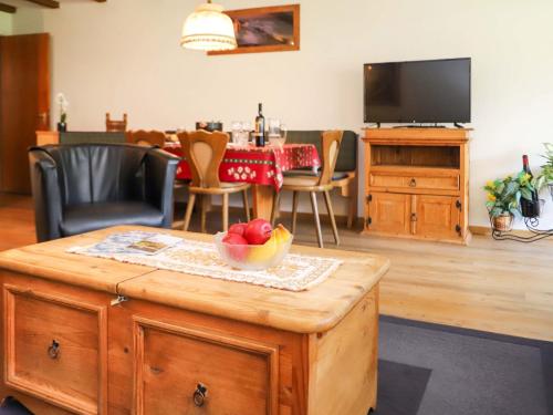 TV a/nebo společenská místnost v ubytování Apartment Matten - Utoring-18 by Interhome
