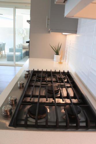 a stove top oven in a kitchen with a counter at Best Spot in Indian Wells. Walk to Tennis Gardens in Indian Wells