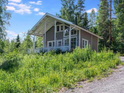 Το κτήριο όπου στεγάζεται  η παραθεριστική κατοικία